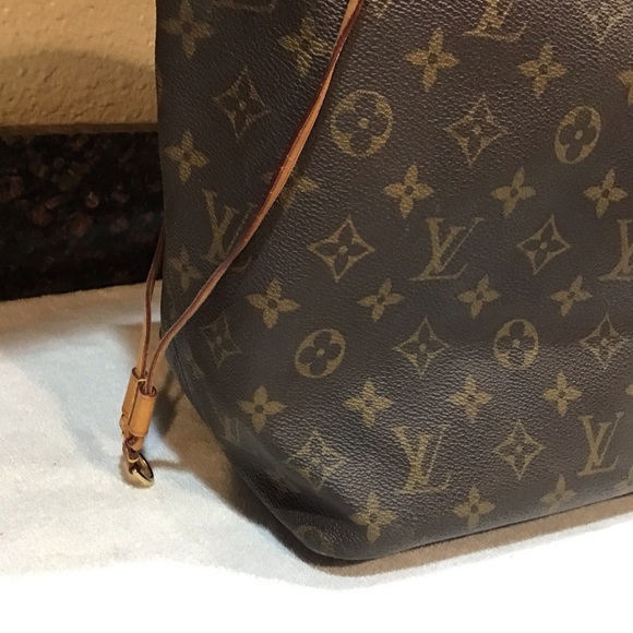 Louis Vuitton Monogrammed Neverfull GM - Picture 7 of 16